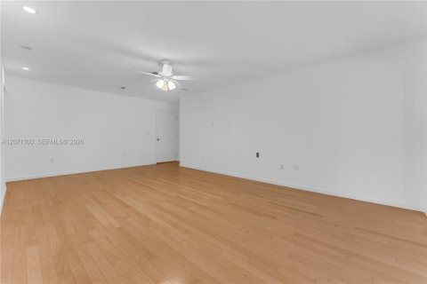 House in Pinecrest, Florida 3 bedrooms, 208.75 sq.m. № 2301251 - photo 2