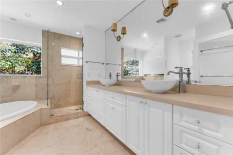 House in Pinecrest, Florida 3 bedrooms, 208.75 sq.m. № 2301251 - photo 4