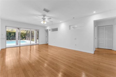 House in Pinecrest, Florida 3 bedrooms, 208.75 sq.m. № 2301251 - photo 28