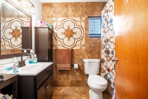 Casa en venta en Miami Gardens, Florida, 4 dormitorios, 141.12 m2 № 1768662 - foto 15
