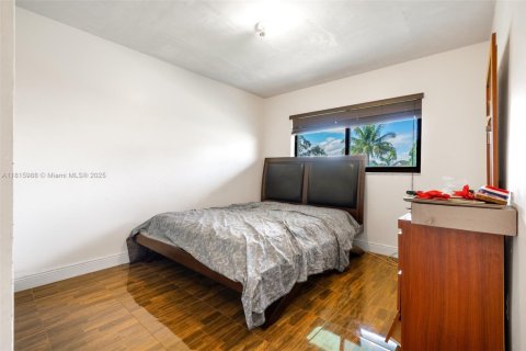 Casa en venta en Miami Gardens, Florida, 4 dormitorios, 141.12 m2 № 1768662 - foto 18