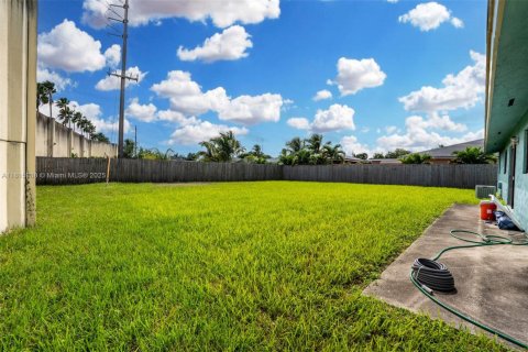 Casa en venta en Miami Gardens, Florida, 4 dormitorios, 141.12 m2 № 1768662 - foto 6