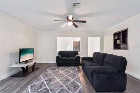 House in Sanford, Florida 4 bedrooms, 139.35 sq.m. № 1900208 - photo 9