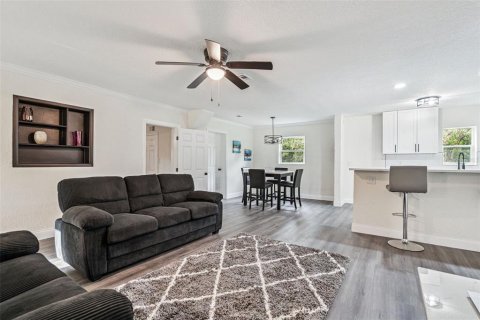 House in Sanford, Florida 4 bedrooms, 139.35 sq.m. № 1900208 - photo 11