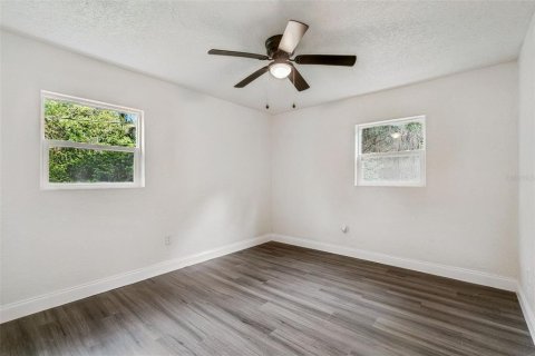 House in Sanford, Florida 4 bedrooms, 139.35 sq.m. № 1900208 - photo 12