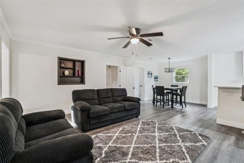 House in Sanford, Florida 4 bedrooms, 139.35 sq.m. № 1900208 - photo 10