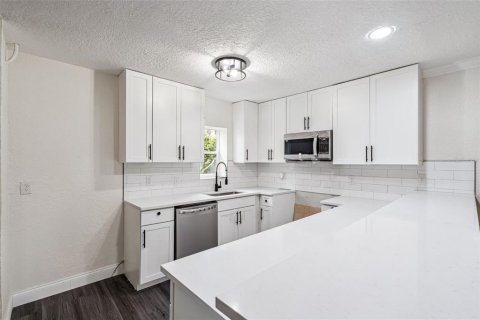 House in Sanford, Florida 4 bedrooms, 139.35 sq.m. № 1900208 - photo 7