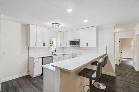 House in Sanford, Florida 4 bedrooms, 139.35 sq.m. № 1900208 - photo 5