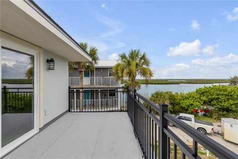 Villa ou maison à vendre à New Smyrna Beach, Floride: 4 chambres, 303.6 m2 № 2306319 - photo 3