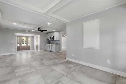 Villa ou maison à vendre à New Smyrna Beach, Floride: 4 chambres, 303.6 m2 № 2306319 - photo 12