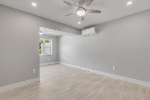 Villa ou maison à vendre à New Smyrna Beach, Floride: 4 chambres, 303.6 m2 № 2306319 - photo 18