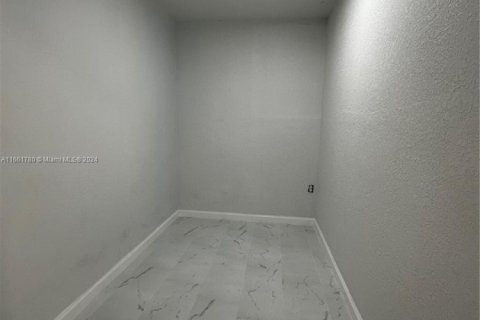 House in Miami Gardens, Florida 3 bedrooms, 219.25 sq.m. № 1860735 - photo 10