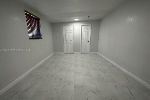 House in Miami Gardens, Florida 3 bedrooms, 219.25 sq.m. № 1860735 - photo 8
