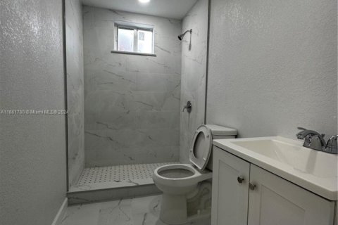House in Miami Gardens, Florida 3 bedrooms, 219.25 sq.m. № 1860735 - photo 9