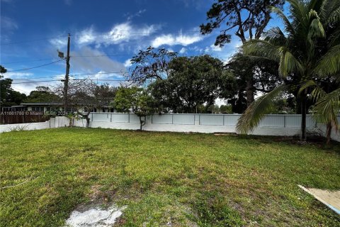 House in Miami Gardens, Florida 3 bedrooms, 219.25 sq.m. № 1860735 - photo 19