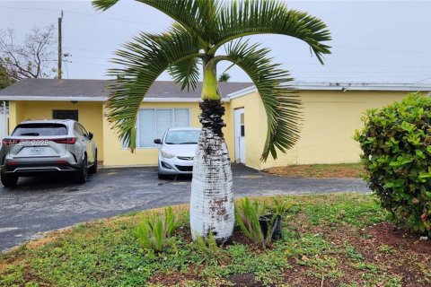 House in Hollywood, Florida 3 bedrooms, 127.74 sq.m. № 2069175