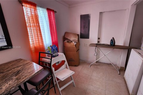 House in Hollywood, Florida 3 bedrooms, 127.74 sq.m. № 2069175 - photo 8