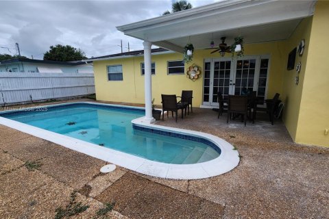 House in Hollywood, Florida 3 bedrooms, 127.74 sq.m. № 2069175 - photo 27