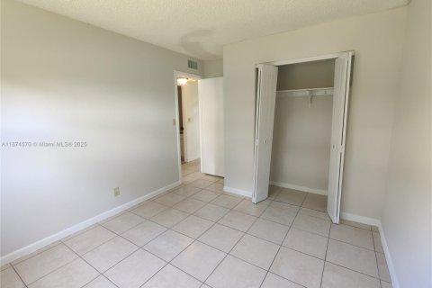 Condo in Oakland Park, Florida, 2 bedrooms  № 1925842 - photo 5