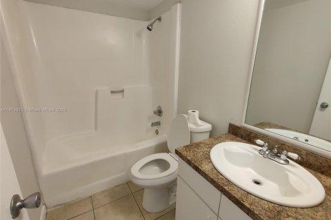 Condo in Oakland Park, Florida, 2 bedrooms  № 1925842 - photo 8