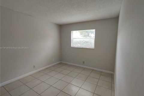 Condo in Oakland Park, Florida, 2 bedrooms  № 1925842 - photo 4
