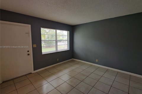 Condo in Oakland Park, Florida, 2 bedrooms  № 1925842 - photo 1