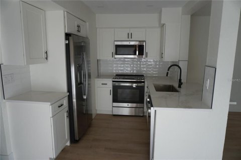 Townhouse in Clearwater, Florida 2 bedrooms, 104.05 sq.m. № 2204659 - photo 6