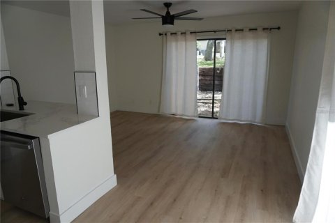 Townhouse in Clearwater, Florida 2 bedrooms, 104.05 sq.m. № 2204659 - photo 7
