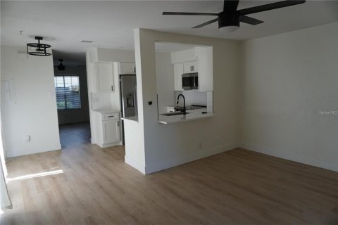 Townhouse in Clearwater, Florida 2 bedrooms, 104.05 sq.m. № 2204659 - photo 5