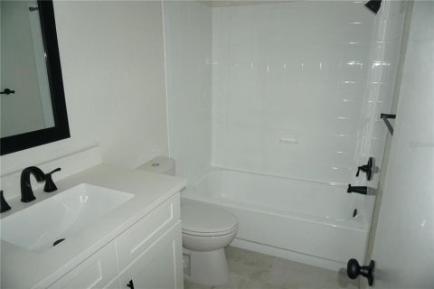Townhouse in Clearwater, Florida 2 bedrooms, 104.05 sq.m. № 2204659 - photo 18