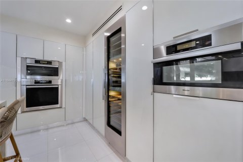 Casa en venta en Miami, Florida, 5 dormitorios, 326.27 m2 № 1841114 - foto 14
