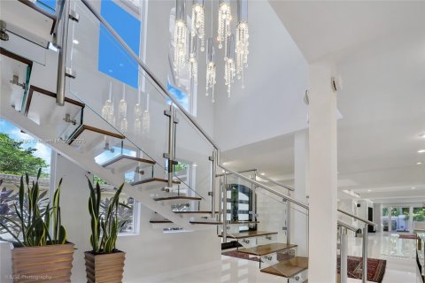 Casa en venta en Miami, Florida, 5 dormitorios, 326.27 m2 № 1841114 - foto 17