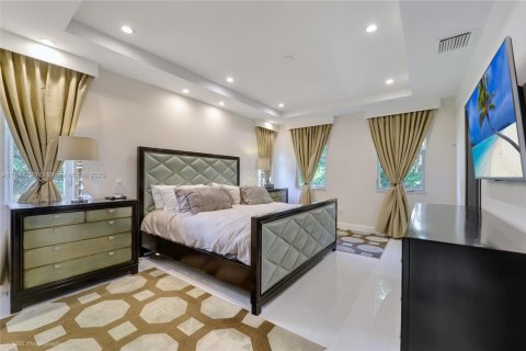 Casa en venta en Miami, Florida, 5 dormitorios, 326.27 m2 № 1841114 - foto 19