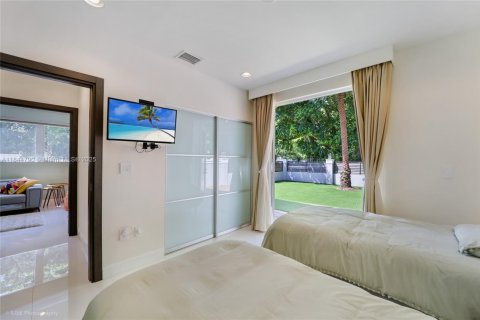 Casa en venta en Miami, Florida, 5 dormitorios, 326.27 m2 № 1841114 - foto 18