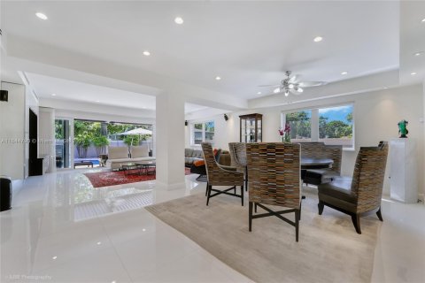 Casa en venta en Miami, Florida, 5 dormitorios, 326.27 m2 № 1841114 - foto 15
