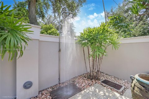 Casa en venta en Miami, Florida, 5 dormitorios, 326.27 m2 № 1841114 - foto 11