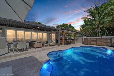Casa en venta en Miami, Florida, 5 dormitorios, 326.27 m2 № 1841114 - foto 30