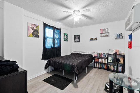 Immobilier commercial à vendre à North Port, Floride: 5 chambres, 219.9 m2 № 1409650 - photo 2