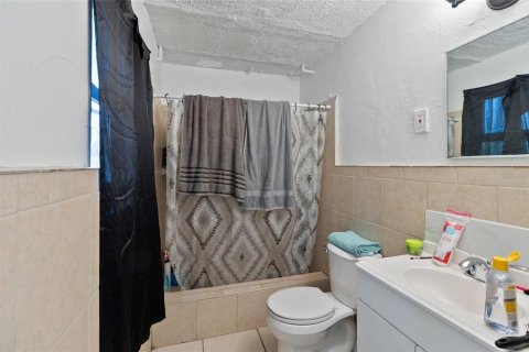 Immobilier commercial à vendre à North Port, Floride: 5 chambres, 219.9 m2 № 1409650 - photo 11