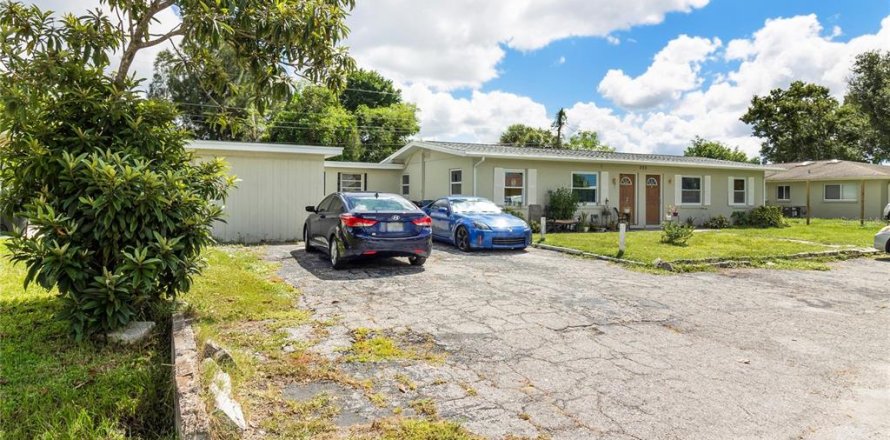 Immobilier commercial à North Port, Floride 5 chambres, 219.9 m2 № 1409650