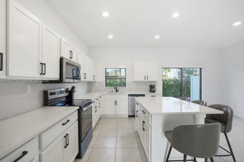 Touwnhouse à louer à Pompano Beach, Floride: 3 chambres, 148.36 m2 № 2023395 - photo 4
