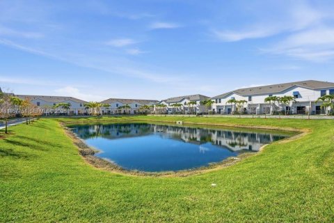 Touwnhouse à louer à Pompano Beach, Floride: 3 chambres, 148.36 m2 № 2023395 - photo 24