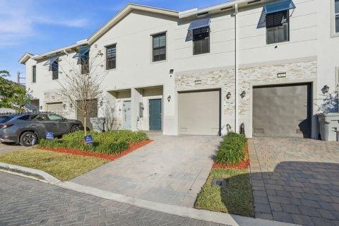 Touwnhouse à Pompano Beach, Floride 3 chambres, 148.36 m2 № 2023395