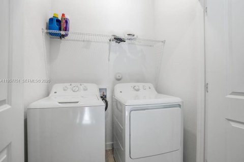 Touwnhouse à louer à Pompano Beach, Floride: 3 chambres, 148.36 m2 № 2023395 - photo 13