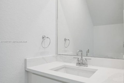 Touwnhouse à louer à Pompano Beach, Floride: 3 chambres, 148.36 m2 № 2023395 - photo 9