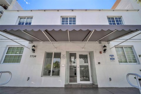 Condo in Miami Beach, Florida, 1 bedroom  № 1962959 - photo 4