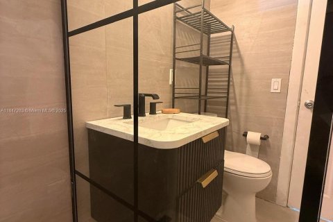 Condo in Miami Beach, Florida, 1 bedroom  № 1962959 - photo 3