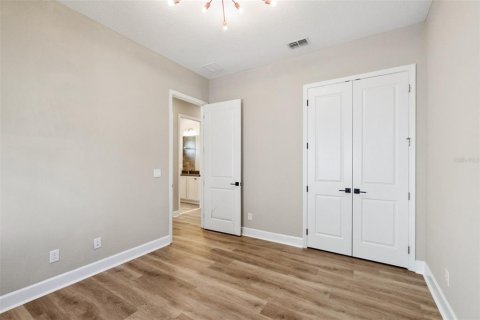 House in Orlando, Florida 4 bedrooms, 297.75 sq.m. № 2150092 - photo 24