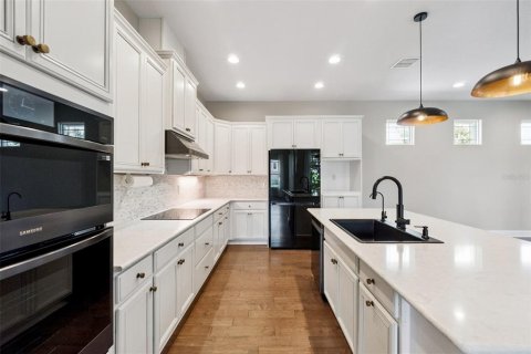 House in Orlando, Florida 4 bedrooms, 297.75 sq.m. № 2150092 - photo 8