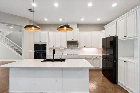 House in Orlando, Florida 4 bedrooms, 297.75 sq.m. № 2150092 - photo 10